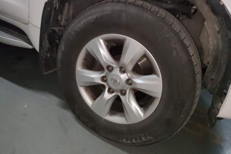 Used Toyota Prado 2010 4.0L Automatic TX-L NAVI Right Front Wheel Hub