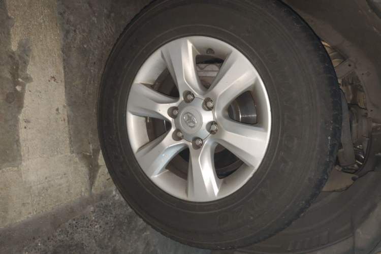 Used Toyota Prado 2010 4.0L Automatic TX-L Right Front Wheel Hub