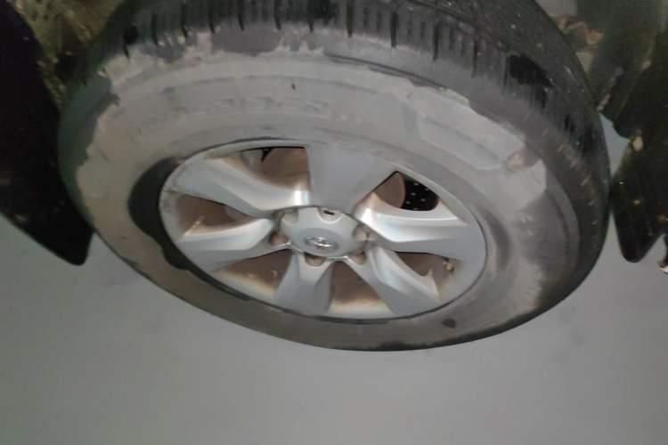 Used Toyota Prado 2010 2.7L Automatic Standard Edition Right Front Wheel Hub