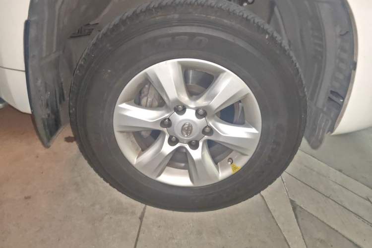 Used Toyota Prado 2010 4.0L Automatic TX-L Right Front Wheel Hub