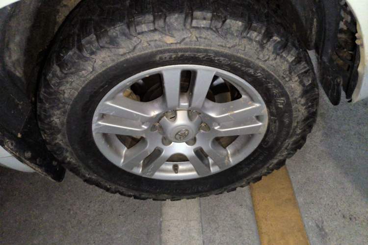 Used Toyota Prado 2010 4.0L Automatic VX NAVI Right Front Wheel Hub