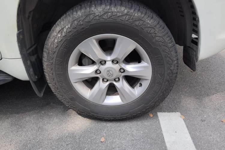Used Toyota Prado 2010 2.7L Automatic Deluxe Edition Right Front Wheel Hub