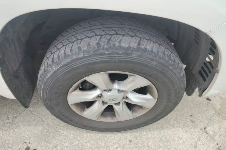 Used Toyota Prado 2010 4.0L Automatic TX-L NAVI Right Front Wheel Hub