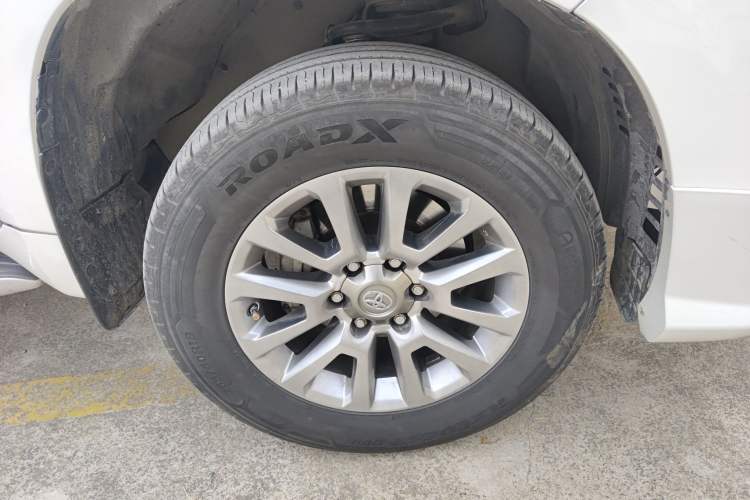 Used Toyota Prado 2010 4.0L Automatic TX-L Right Front Wheel Hub