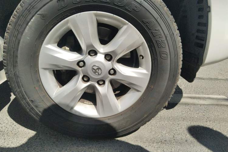 Used Toyota Prado 2010 4.0L Automatic TX-L Right Front Wheel Hub
