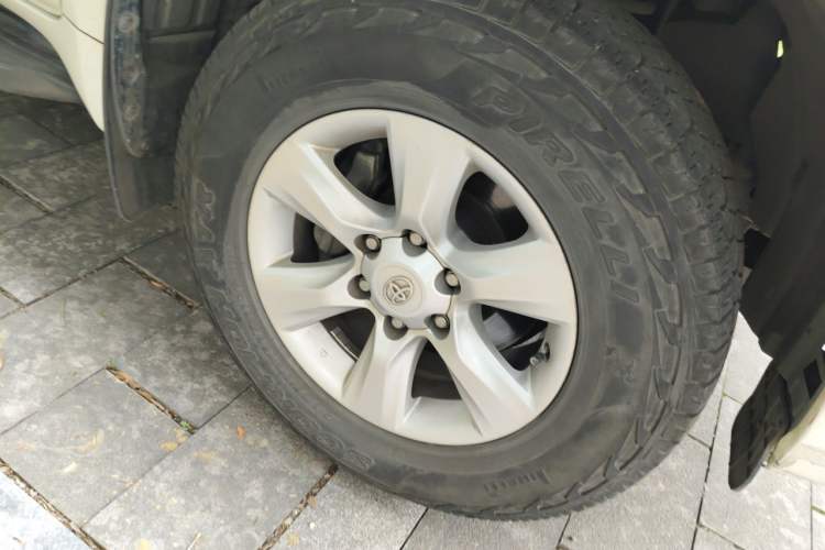 Used Toyota Prado 2010 2.7L Automatic Deluxe Edition Right Front Wheel Hub