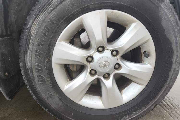 Used Toyota Prado 2010 4.0L Automatic TX-L Right Front Wheel Hub