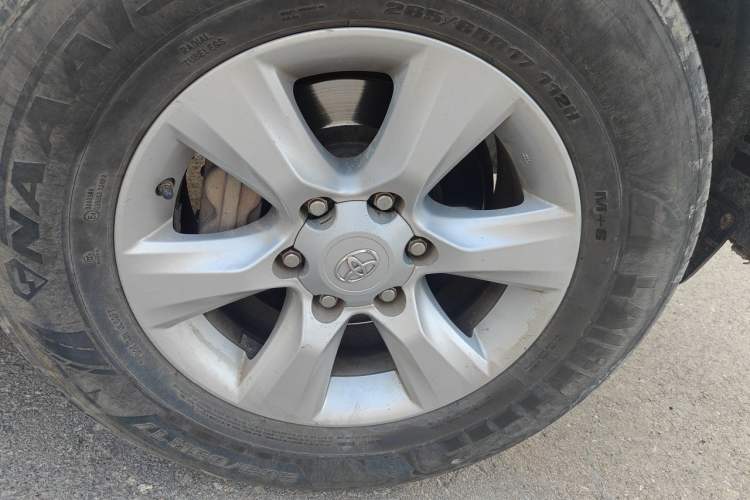 Used Toyota Prado 2010 4.0L Automatic TX-L NAVI Right Front Wheel Hub