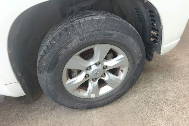 Used Toyota Prado 2010 2.7L Automatic Deluxe Edition Right Front Wheel Hub