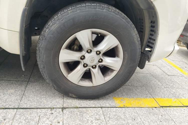 Used Toyota Prado 2010 2.7L Automatic Standard Edition Right Front Wheel Hub