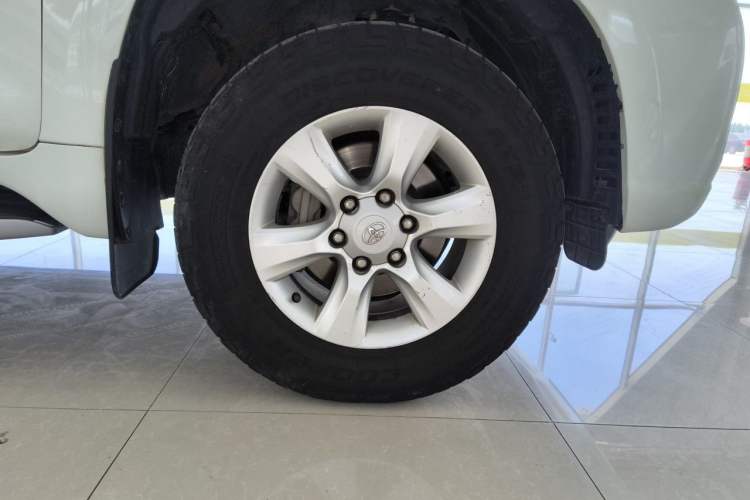 Used Toyota Prado 2010 4.0L Automatic TX-L Right Front Wheel Hub