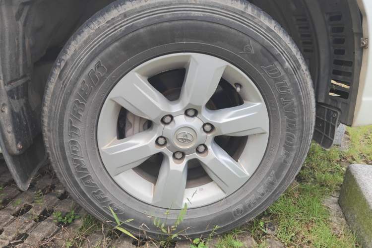 Used Toyota Prado 2010 2.7L Automatic Deluxe Edition Right Front Wheel Hub
