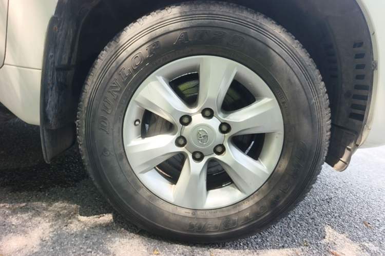 Used Toyota Prado 2010 2.7L Automatic Standard Edition Right Front Wheel Hub