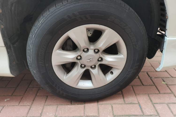 Used Toyota Prado  Right Front Wheel Hub