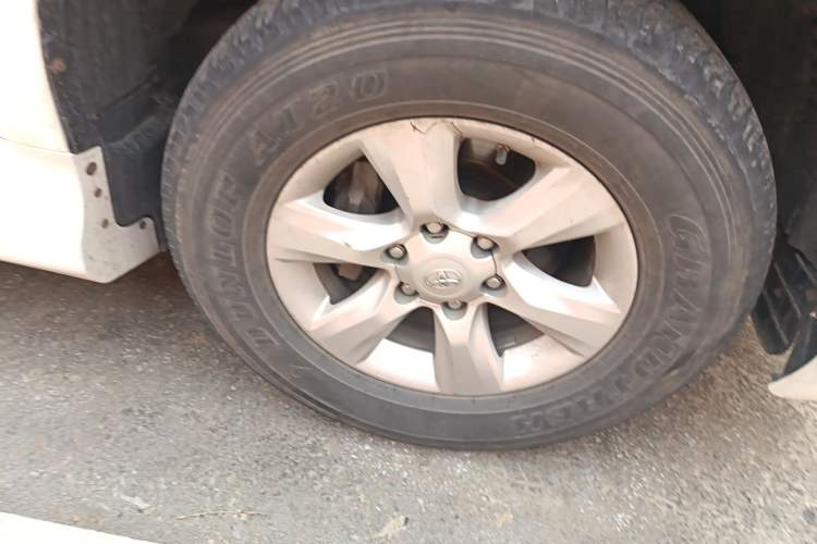 Used Toyota Prado  Right Front Wheel Hub