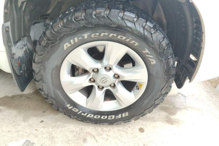 Used Toyota Prado 2010 4.0L Automatic TX-L Right Front Wheel Hub