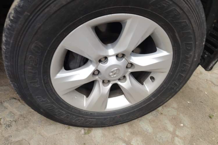 Used Toyota Prado 2010 2.7L Automatic Standard Edition Right Front Wheel Hub