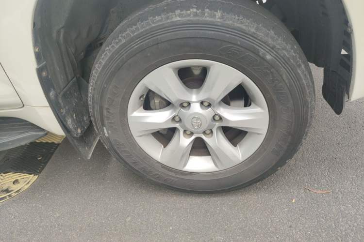 Used Toyota Prado 2010 2.7L Automatic Standard Edition Right Front Wheel Hub