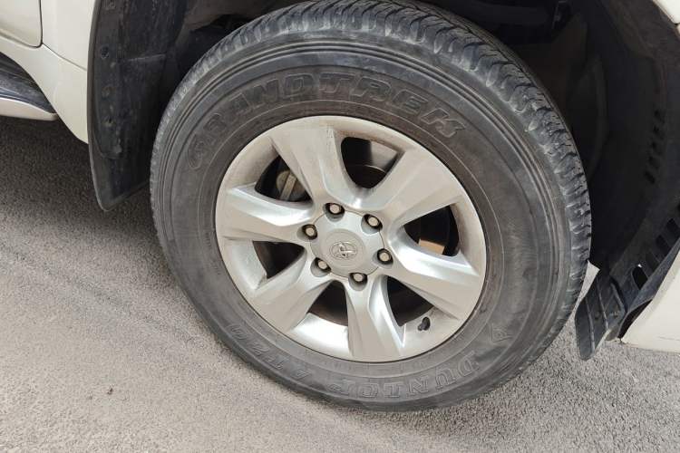 Used Toyota Prado 2010 4.0L Automatic TX-L Right Front Wheel Hub