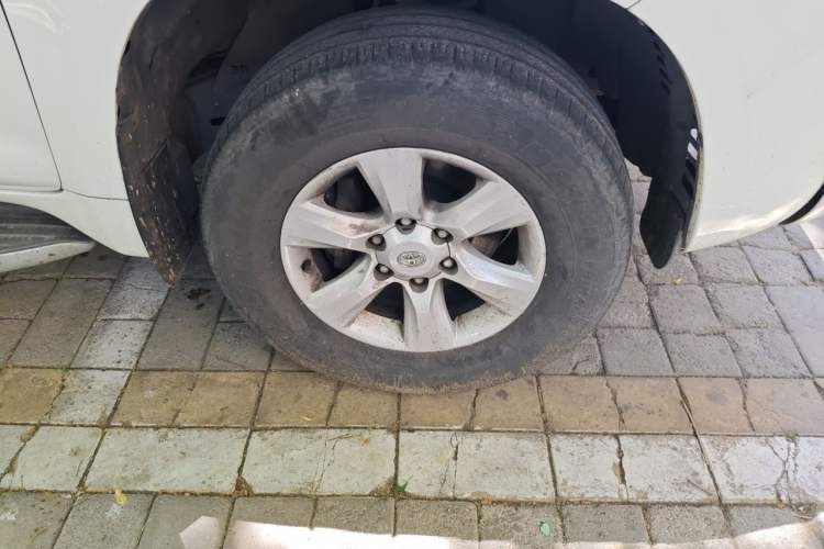 Used Toyota Prado 2010 4.0L Automatic TX-L Right Front Wheel Hub