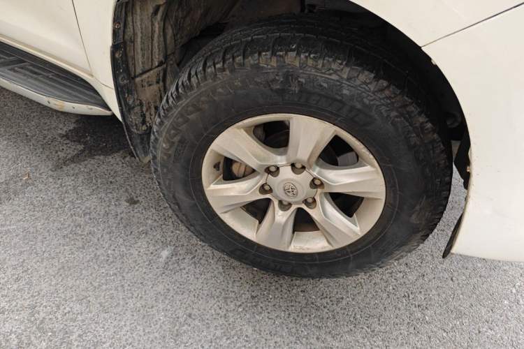 Used Toyota Prado 2010 4.0L Automatic TX-L Right Front Wheel Hub