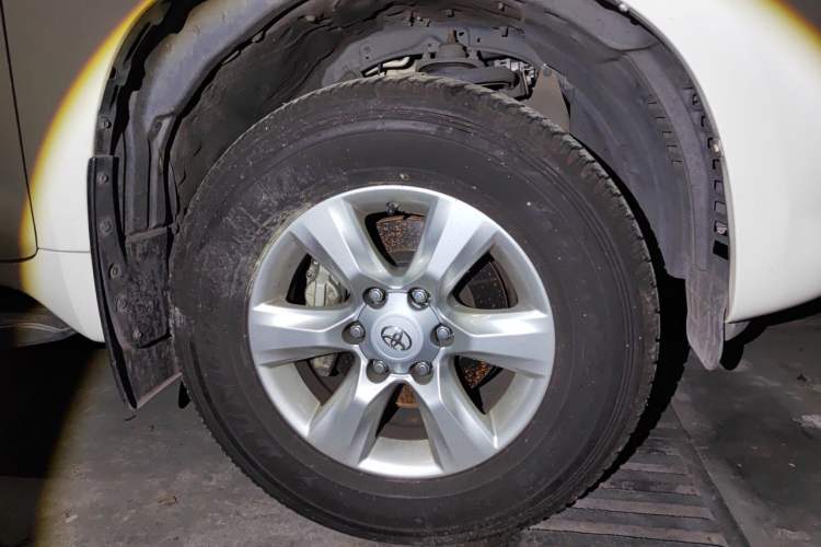 Used Toyota Prado 2010 2.7L Automatic Luxury Edition Right Front Wheel Hub
