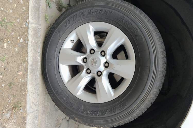 Used Toyota Prado 2010 4.0L Automatic TX-L Right Front Wheel Hub