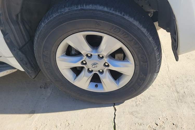 Used Toyota Prado 2010 4.0L Automatic TX-L Right Front Wheel Hub