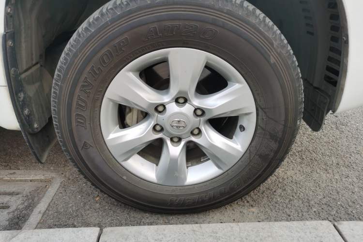 Used Toyota Prado 2010 4.0L Automatic TX-L Right Front Wheel Hub