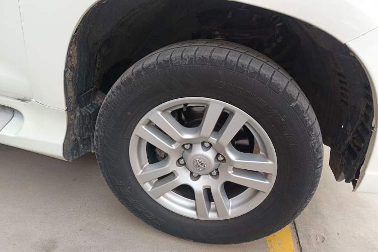 Used Toyota Prado 2010 4.0L Automatic VX Right Front Wheel Hub