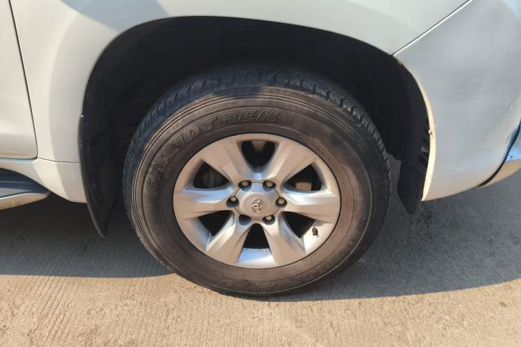 Used Toyota Prado 2010 4.0L Automatic TX-L Right Front Wheel Hub