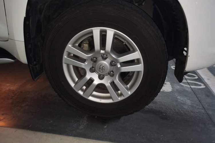 Used Toyota Prado 2010 4.0L Automatic VX NAVI Right Front Wheel Hub