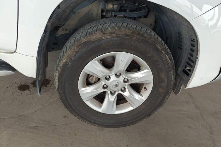 Used Toyota Prado 2010 4.0L Automatic TX-L Right Front Wheel Hub
