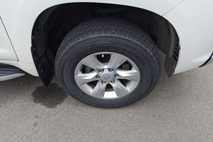 Used Toyota Prado 2010 4.0L Automatic TX-L Right Front Wheel Hub