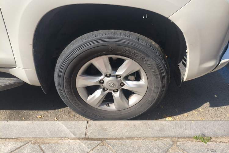 Used Toyota Prado 2010 2.7L Automatic Standard Edition Right Front Wheel Hub