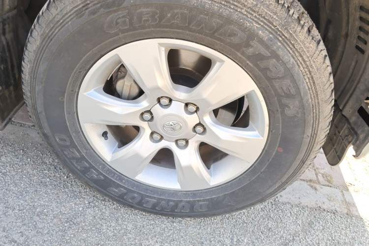 Used Toyota Prado 2010 4.0L Automatic TX-L Right Front Wheel Hub