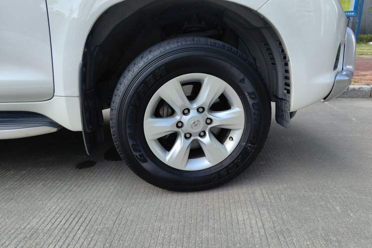 Used Toyota Prado 2010 4.0L Automatic TX-L NAVI Right Front Wheel Hub