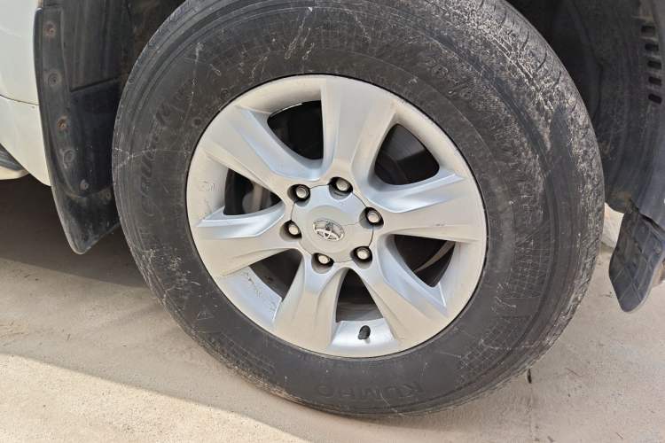 Used Toyota Prado 2010 4.0L Automatic VX Right Front Wheel Hub