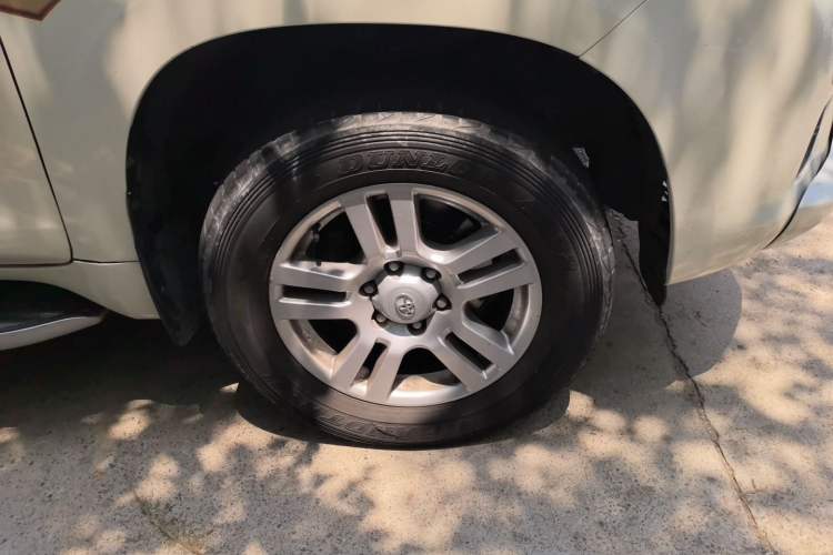 Used Toyota Prado  Right Front Wheel Hub