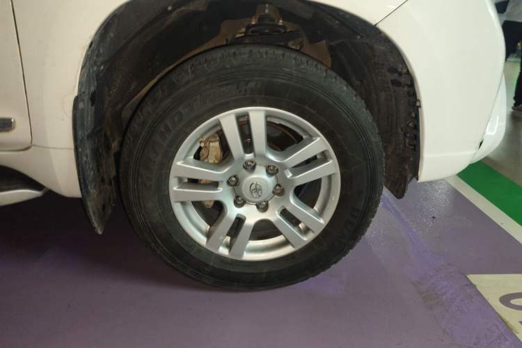 Used Toyota Prado 2010 4.0L Automatic VX Right Front Wheel Hub