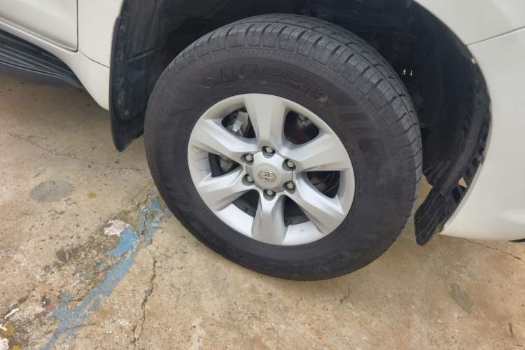 Used Toyota Prado 2010 2.7L Automatic Deluxe Edition Right Front Wheel Hub