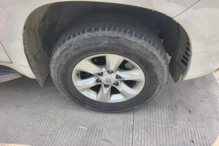 Used Toyota Prado 2010 2.7L Automatic Deluxe Edition Right Front Wheel Hub