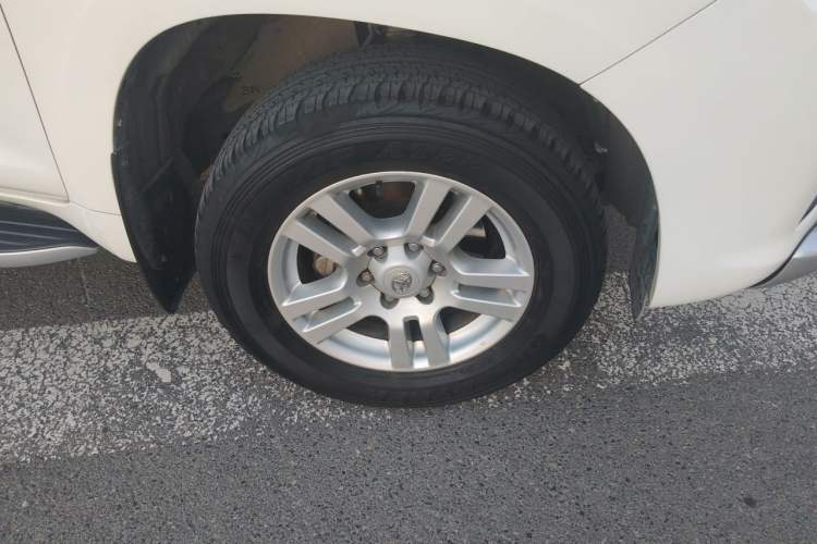 Used Toyota Prado 2010 4.0L Automatic VX NAVI Right Front Wheel Hub