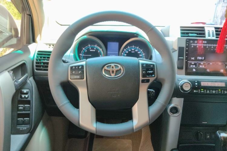 Used Toyota Prado 2010 4.0L Automatic TX-L Steering Wheel