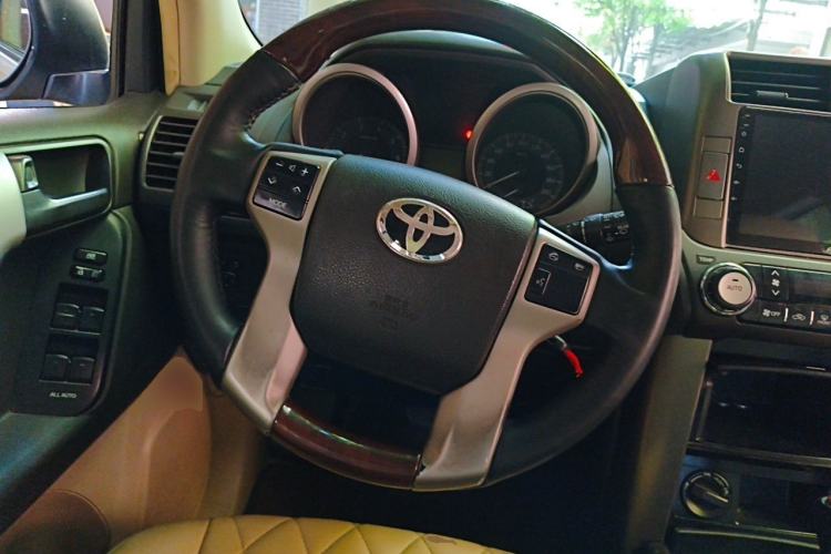 Used Toyota Prado 2010 2.7L Automatic Deluxe Edition Steering Wheel