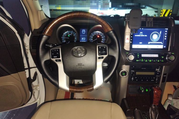 Used Toyota Prado 2010 4.0L Automatic VX Steering Wheel