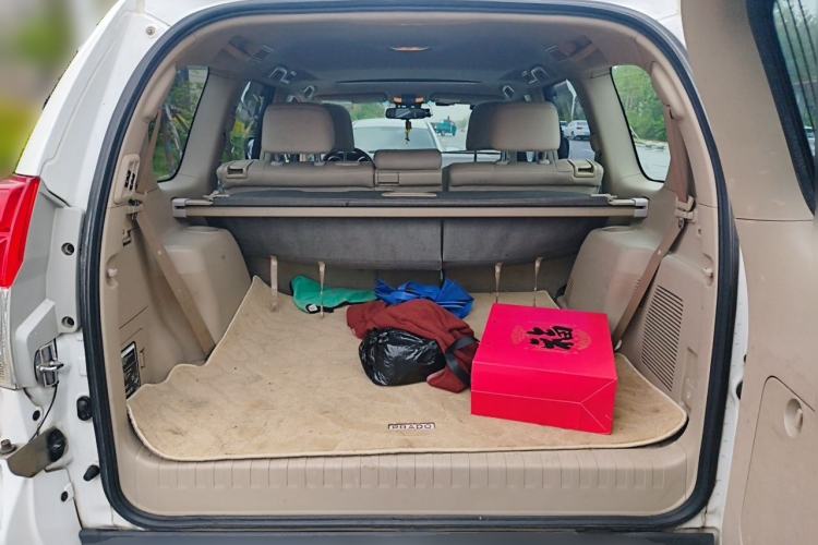 Used Toyota Prado 2010 4.0L Automatic VX Trunk