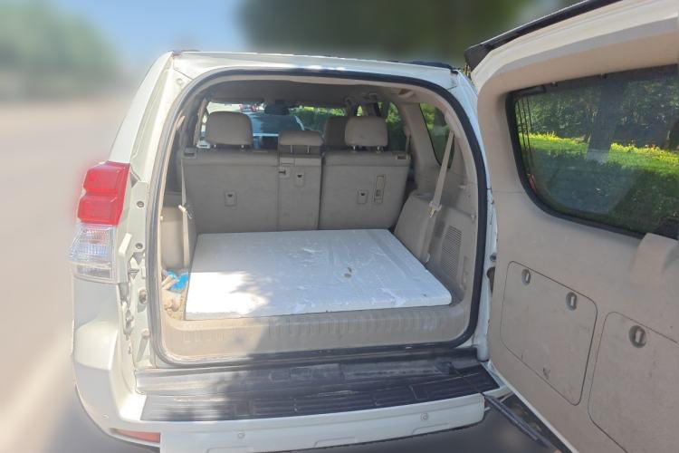 Used Toyota Prado 2010 2.7L Automatic Deluxe Edition Trunk