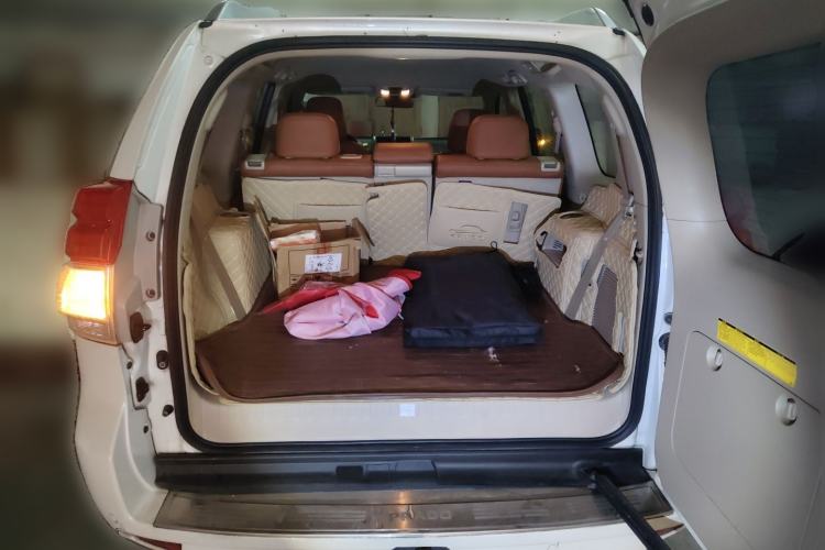 Used Toyota Prado 2010 2.7L Automatic Deluxe Edition Trunk