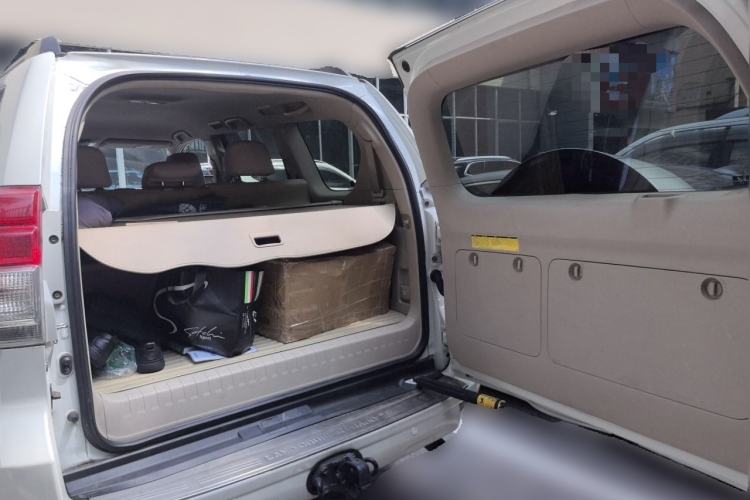 Used Toyota Prado 2010 2.7L Automatic Deluxe Edition Trunk
